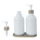 Weiße Badezimmer-Lotions-Flasche mit Bambuspumpe für Shampoo-und Körper-Wäsche